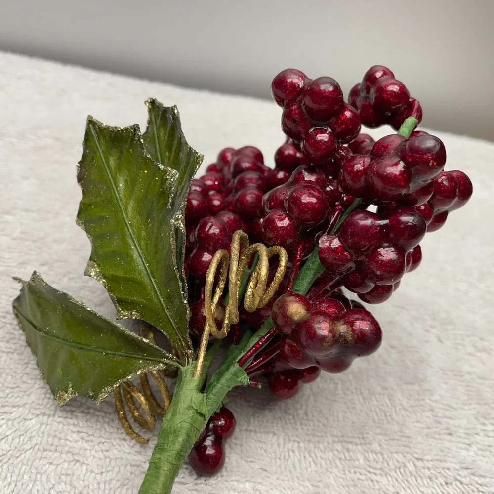 EUC S/4 Acrylic Berry Bunches, Deep Red, Green Stems/Leaves, 11